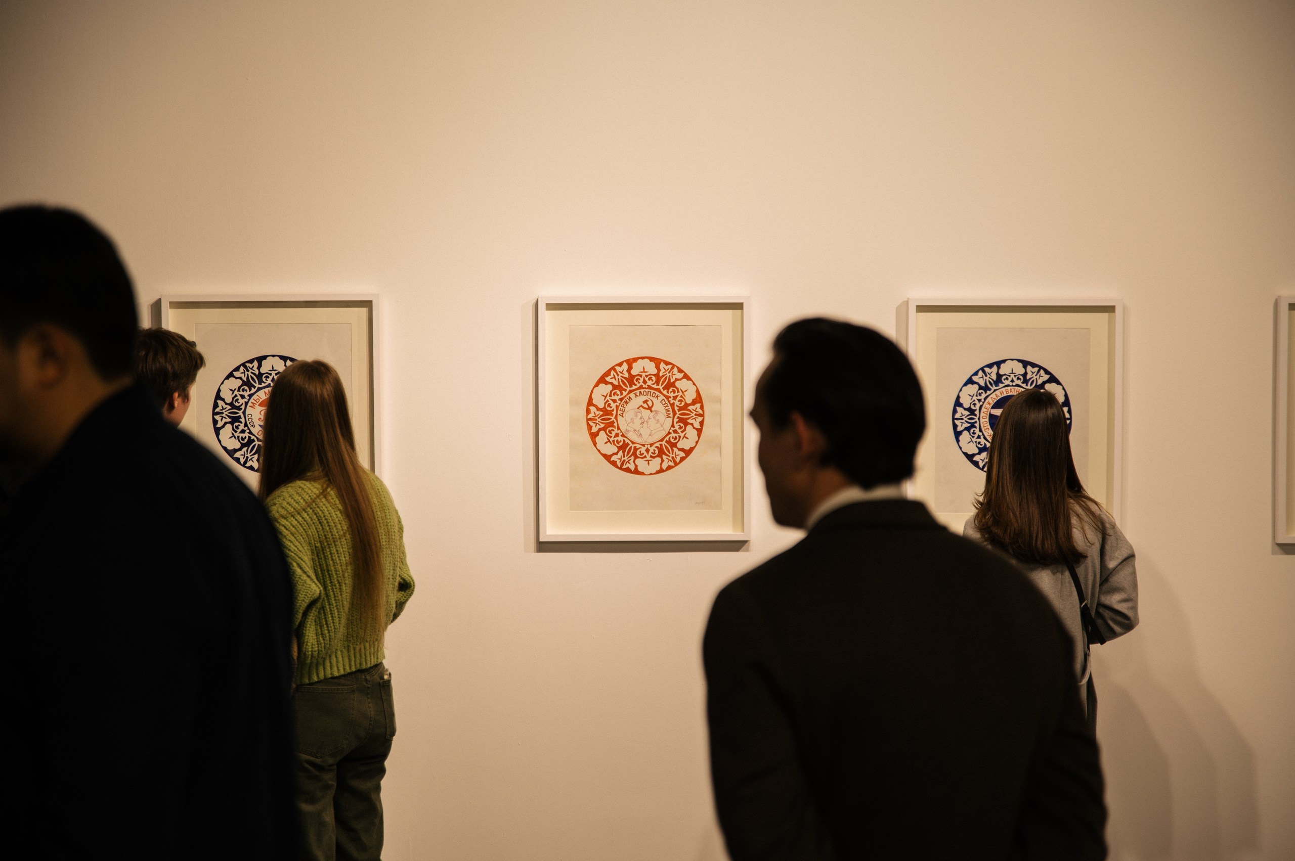 Сhivas Collectors Club на экскурсии в Aspan Gallery на выставке «Paxta». Фото: пресс-служба Сhivas, 2023